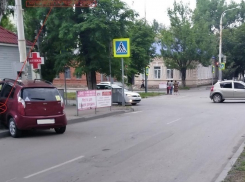 От столкновения с «Рено» водитель «Чери» врезался в дерево в Шахтах