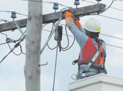 Сотрудник шахтинских электросетей вымогал взятку за подсоединение земельного участка к сети