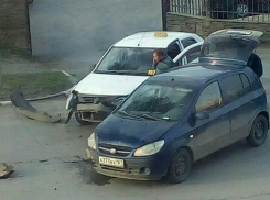 В Шахтах иномарка столкнулась с такси