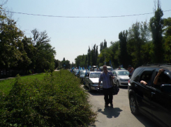 «Расплескалась синева по беретам» участников автопробега в Шахтах и отдаленных поселках города