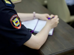Таксист присвоил себе оставленный телефон в такси и сдал его в ломбард