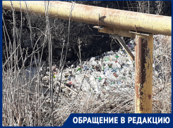 В Шахтах груда пластиковых емкостей создала затор на реке Грушевка в районе Швейной фабрики: Александр Воробьев