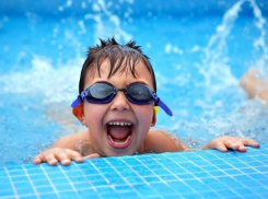 На обучение плаванью шахтинских школьников потратят почти два миллиона рублей