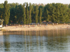 Шахтинцам разрешили купаться только в двух водоемах