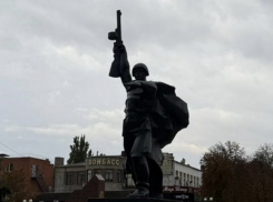 Проводится реставрация памятника Солдату в Шахтах