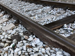 Недалеко от Шахт пенсионер погиб под колёсами поезда