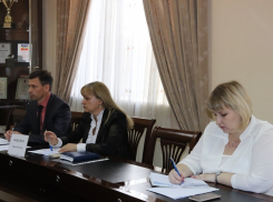 Два шахтинских предприятия, оказавшихся в стадии банкротства, не выплачивают долги своим сотрудникам