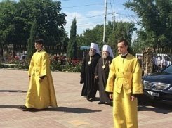 В Шахтах проходит торжественная литургия, посвященная 1000-летию со дня представления святого князя Владимира