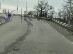 Новый мост в Шахтах начал разрушаться