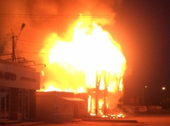 В Шахтах полностью сгорел ресторан «Хмельной замок»