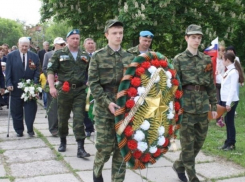 На мемориальном комплексе «Слава» в Александровском парке в Шахтах и в поселке Красина отметили День Победы