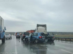 В результате массового ДТП на трассе под Шахтами пострадал ребенок и двое взрослых