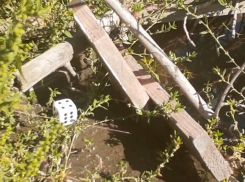 Повезет – не повезет! В поселке ХБК сразу несколько улиц топят реки прорвавшегося водопровода