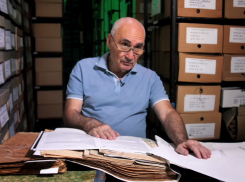 «Война – женского рода»: заведующий шахтинским архивохранилищем стал участником документального сериала телеканала «Звезда»