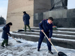 Следователи и кадеты привели в порядок мемориал «Жертвам фашизма»