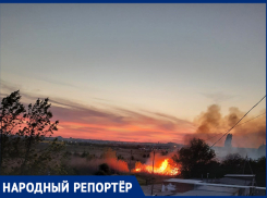 Пожар в поле в Новом поселке взбудоражил жителей и огнеборцев