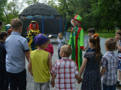 Возле Шахтинского планетария состоялся детский праздник