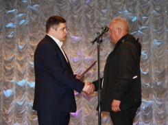 В Шахтах коммунальщиков поздравили с профессиональным праздником