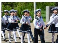 Победителями городского конкурса строя и песни в Шахтах стали три школы и одна гимназия