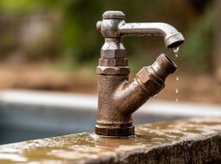 Жители поселка Артем в Шахтах уже три недели живут без водоснабжения