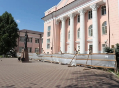 Капитальный ремонт фасада Дворца спорта в Шахтах завершился