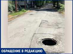 Открытый люк на Красинской в Шахтах угрожает прохожим: неравнодушные горожане не могут пройти стороной