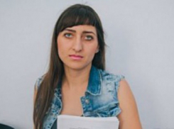 Женщине, в животе которой врачи забыли марлевую салфетку, обещают помочь с лечением