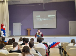 В Шахтах представитель Общественного совета встретился со старшеклассниками