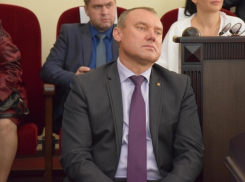 Слабый кадровый состав и мягкость характера Игоря Медведева назвали основными проблемами шахтинской администрации 