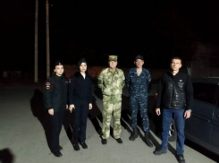 Пьющие алкоголь ночью подростки попали в поле зрения полиции 