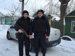 Двое полицейских вневедомственной охраны в Шахтах переквалифицировались в пожарных и спасли спящих людей