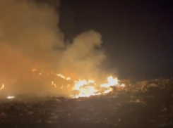 Ночью в Шахтах горел мусорный полигон 