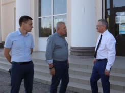 Как продвигается благоустройство сквера в поселке Майский проверил глава администрации Андрей Горцевской 