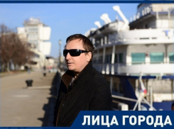 Шахтинский слепой певец записал душераздирающую песню