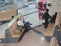 Женщина ждала поезд на вокзале, уснула и лишилась сумок 