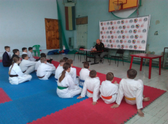 В числе награжденных – лучшие юные каратисты: помимо первенства тренеры провели еще и семинар