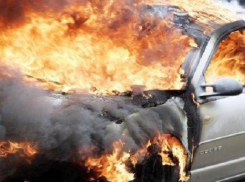 В Шахтах на парковке самовоспламенился «Ниссан-Альмера»