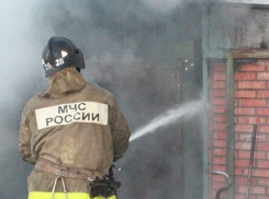 В Шахтах на улице Советской горели гаражи