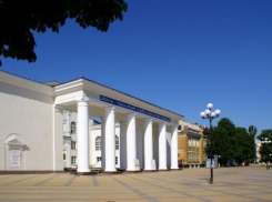 Шахтинский театр «Пласт» открыл 87-й театральный сезон