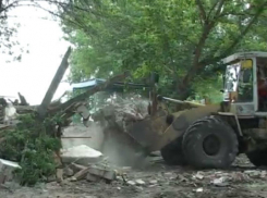 Территория авиаремзавода приведена в порядок волонтерами перед днем ВДВ