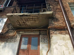 Входить опасно! Жители трехэтажки по улице Ленина опасаются нового обрушения балконов