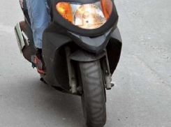 В Шахтах ищут водителя скутера, сбившего 14-летнюю девочку