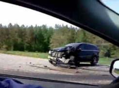 «Мерседес» из Новороссии столкнулся с КамАЗом недалеко от Шахт