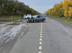 Два человека пострадали в утреннем ДТП под Шахтами 