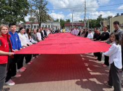 Полотно Победы развернули в Шахтах 