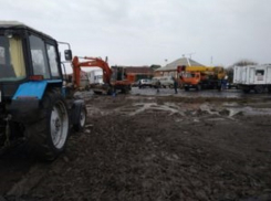 Авария на метровом водопроводе оставила без воды жителей трех посёлков в Шахтах