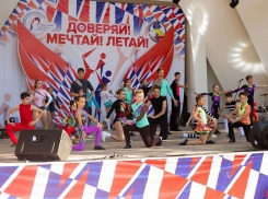 Шахтинские рок-н-рольщики приняли участие в открытии всероссийской акции «Танцуй в парках»