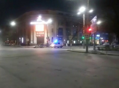 В Шахтах спасатели МЧС ездят по городу и призывают людей оставаться дома