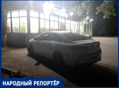 А разве так можно было: в один из вечеров мужчина припарковался на тротуаре