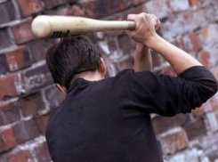 Двое шахтинцев разрешили конфликт при помощи бейсбольной  биты